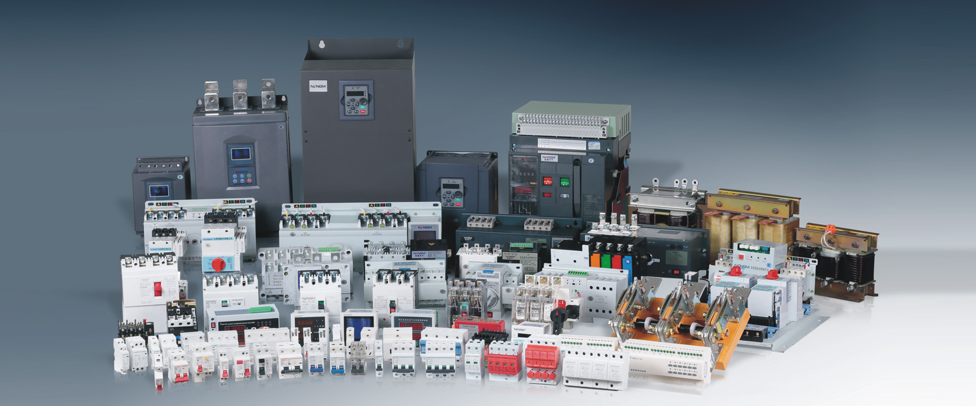 歡迎您來(lái)到專業(yè)的軟啟動(dòng)器廠家-能曼電氣軟啟動(dòng)器公司網(wǎng)站！公司專業(yè)生產(chǎn)各種軟啟動(dòng)器等配電產(chǎn)品，歡迎大家聯(lián)系洽談合作!軟啟動(dòng)器專線:400-882-8558