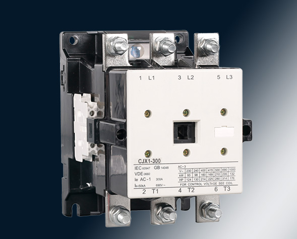 CJX1交流接觸器適用于交流50Hz或60Hz、電壓至690V、電流至475A的電力線路中，供遠(yuǎn)距離頻繁起動(dòng)和控制電動(dòng)機(jī)及接通與分?jǐn)嚯娐?。?jīng)加裝機(jī)械聯(lián)鎖機(jī)構(gòu)后組…
